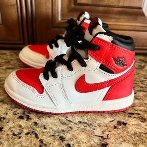 Jordan 1 Retro High OG shoes size 9c, gently used